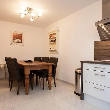 Appartement Welcome In - 10-h Im Zentrum Mit Balkon, Kostenlose Parkplaetze